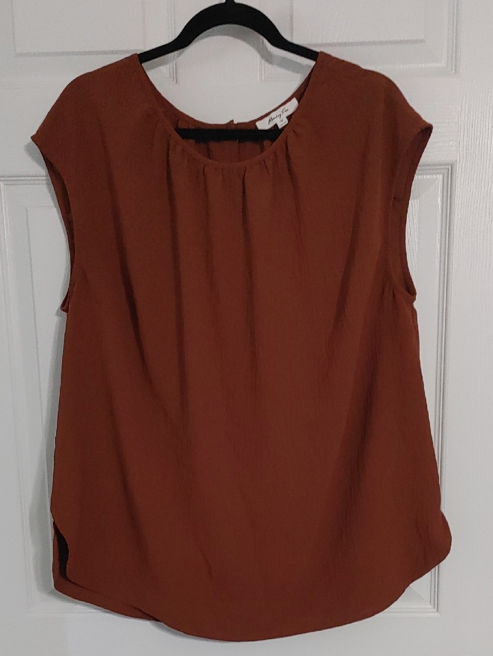Monday Fun Women’s 1X Sleeveless Round-Neck Blouse - Rust Color EUC
